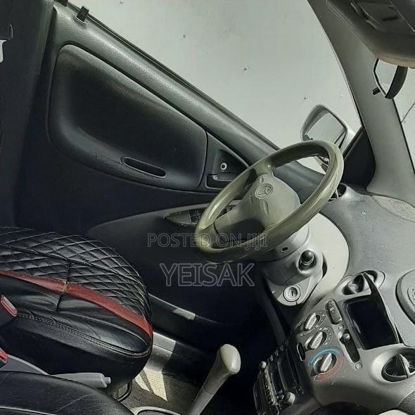 Toyota Vitz 2001 Silver