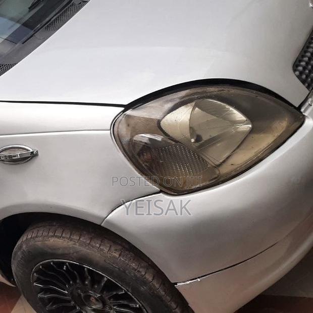 Toyota Vitz 2001 Silver