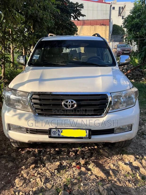 Toyota Land Cruiser 2013 White