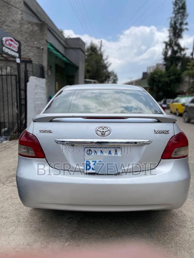 Toyota Yaris 2010 Silver