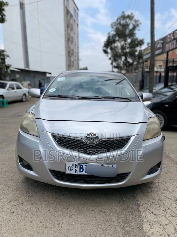 Toyota Yaris 2010 Silver