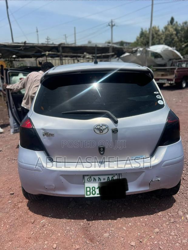 Toyota Yaris 2010 Silver