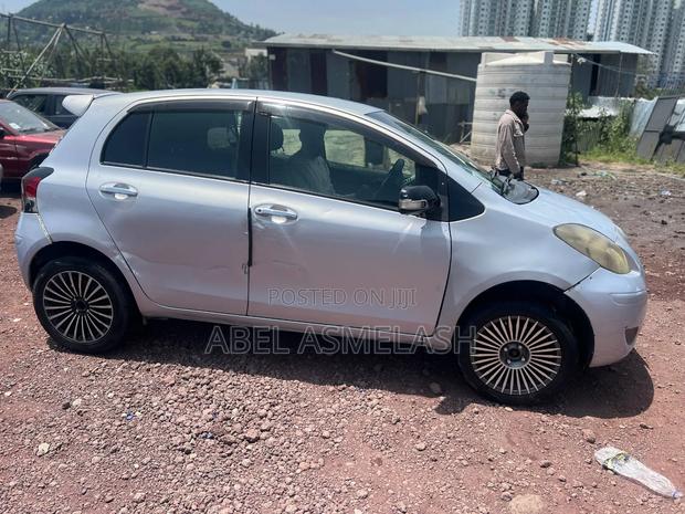 Toyota Yaris 2010 Silver