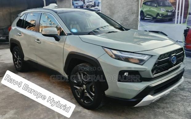 Toyota RAV4 2022 Green