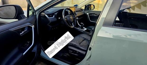 Toyota RAV4 2022 Green