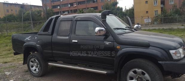Toyota Hilux 2004 Black