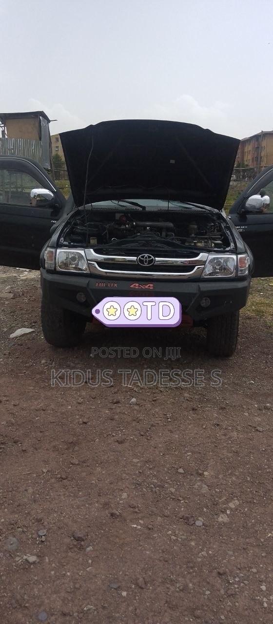 Toyota Hilux 2004 Black