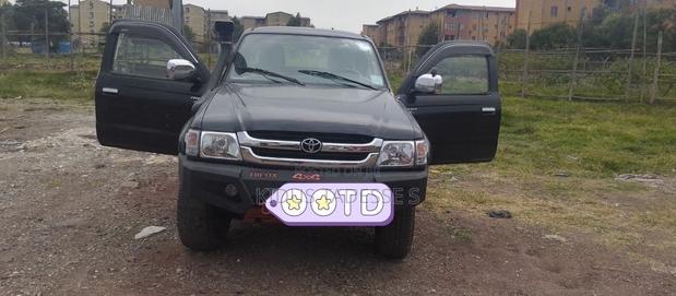 Toyota Hilux 2004 Black