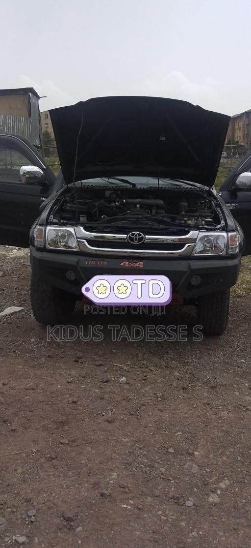 Toyota Hilux 2004 Black