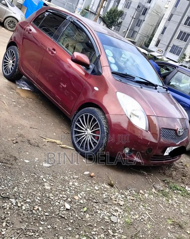 Toyota Yaris 1.0 Eco 2007 Burgundy