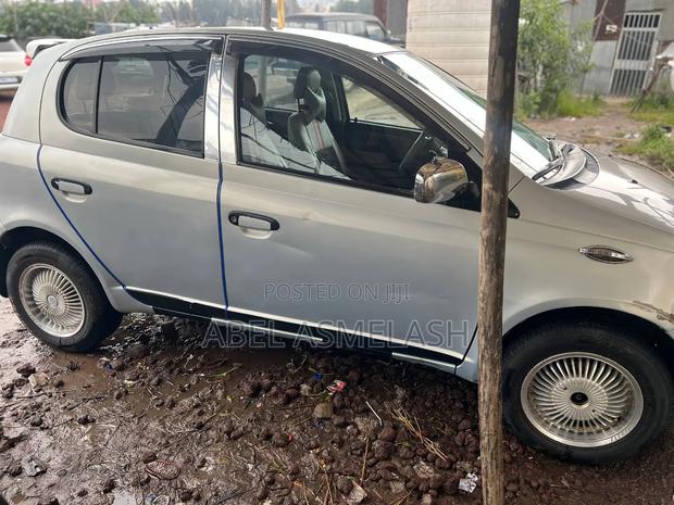 Toyota Vitz 2004 Silver