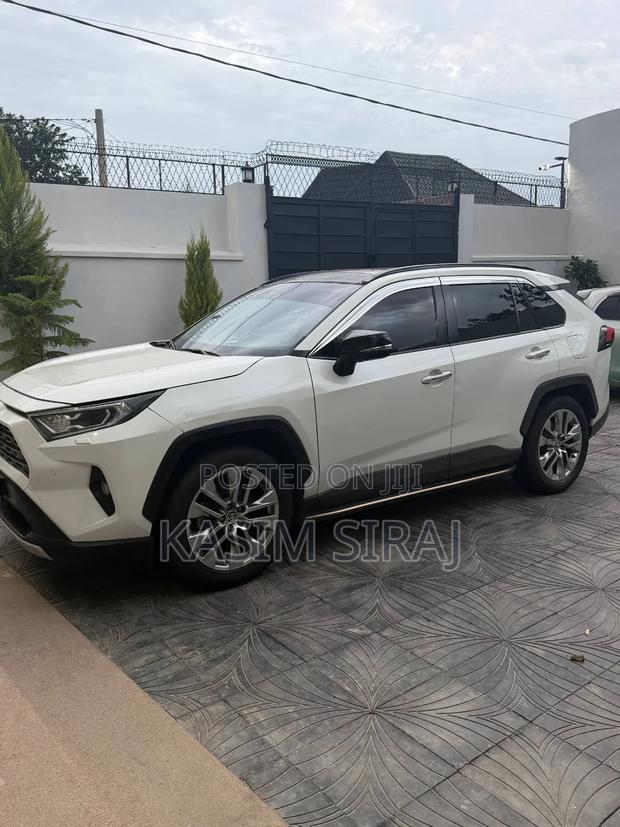 Toyota RAV4 Adventure 2021 White