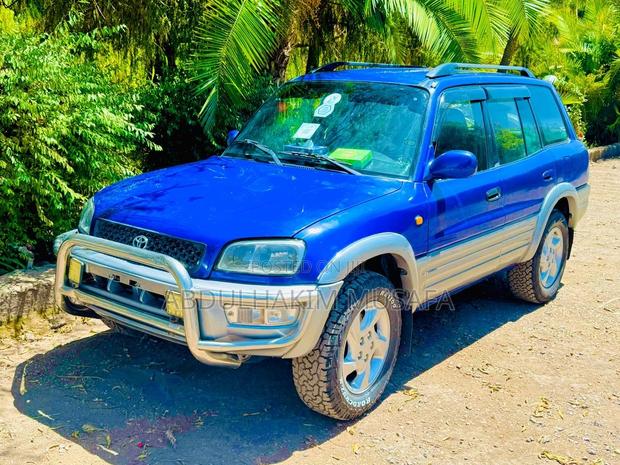 Toyota RAV4 1999 Blue