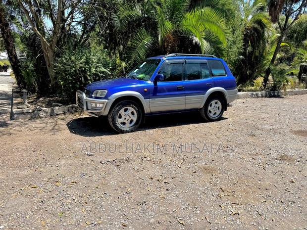 Toyota RAV4 1999 Blue