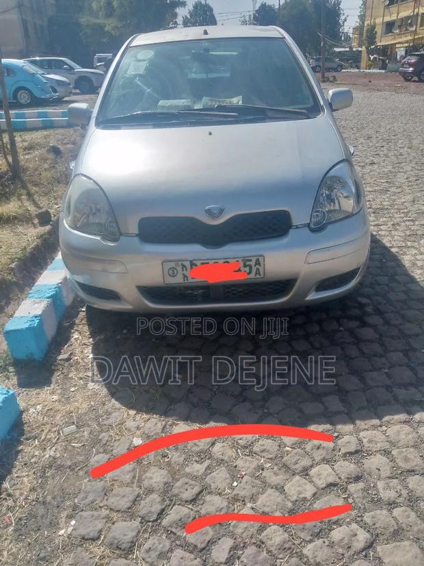 Toyota Vitz 2002 Silver