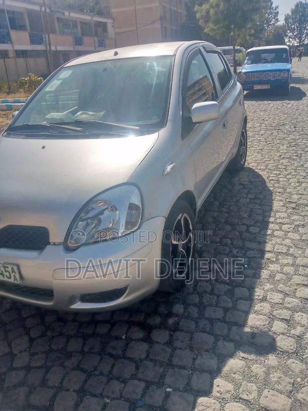Toyota Vitz 2002 Silver