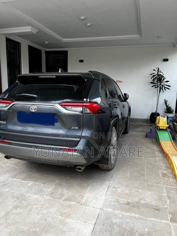 Toyota RAV4 2020 Gray