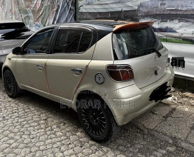 Toyota Vitz 2004 Gold