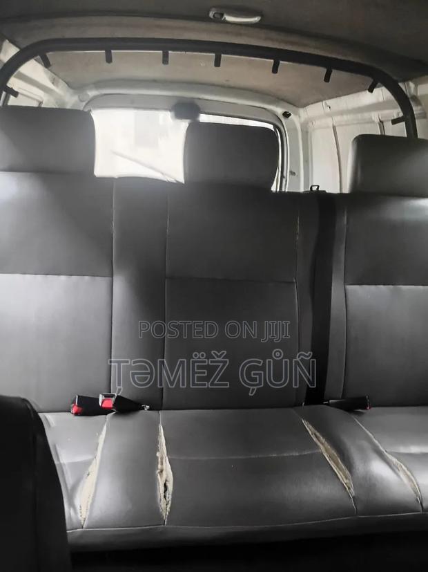 Toyota Grand HiAce 2000 White