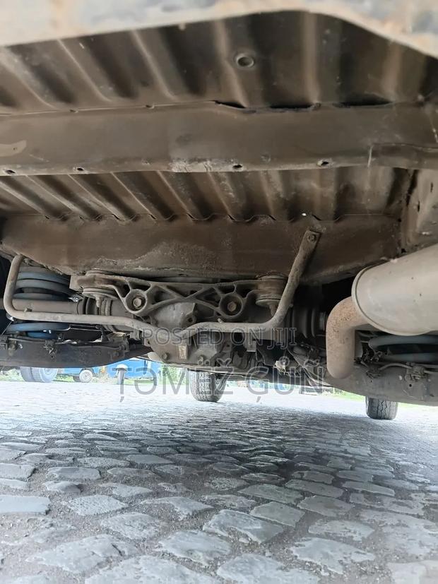 Toyota Grand HiAce 2000 White