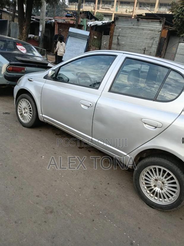 Toyota Vitz 2001 Silver