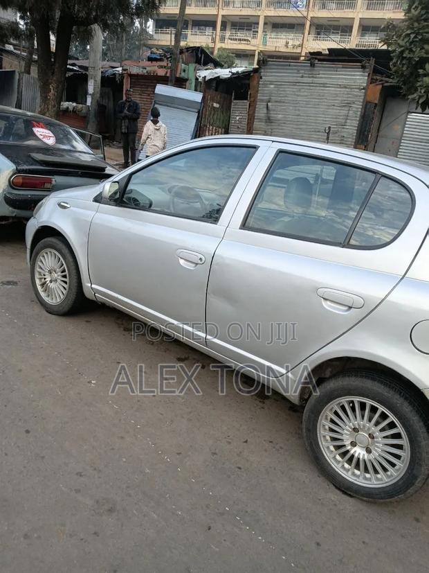 Toyota Vitz 2001 Silver
