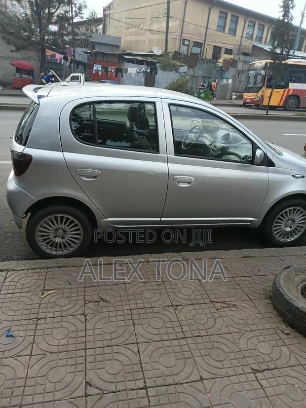 Toyota Vitz 2001 Silver
