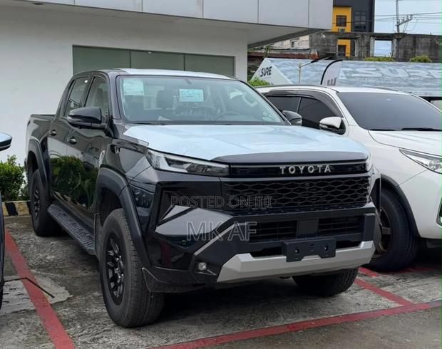 New Toyota Hilux 2026 Black