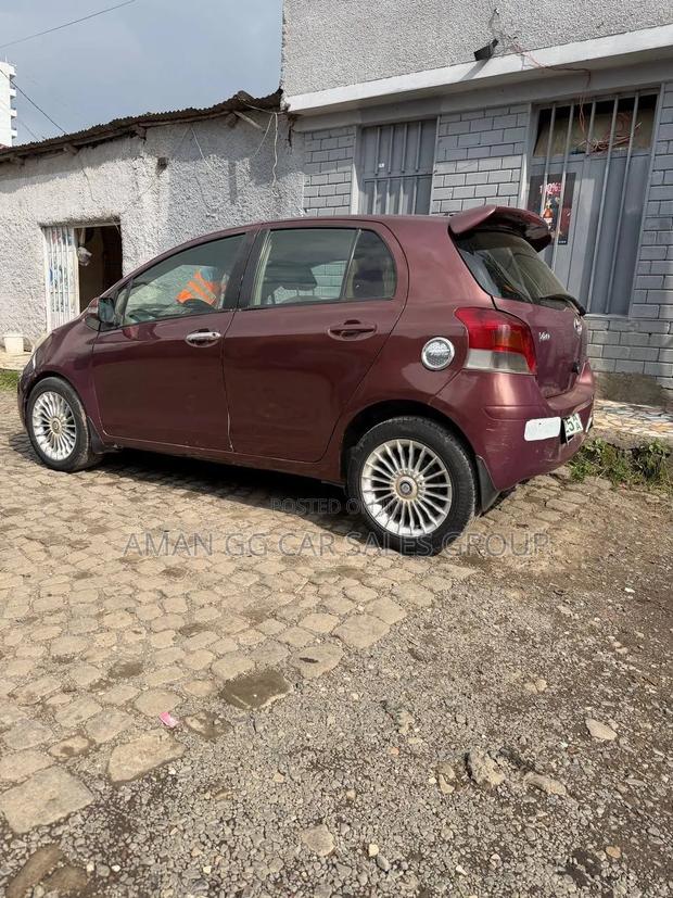 Toyota Yaris Base Hatchback 5dr 2010 Burgundy