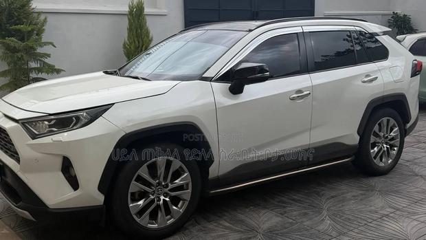 Toyota RAV4 2021 Off white