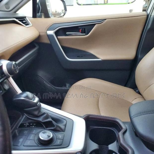 Toyota RAV4 2021 Off white