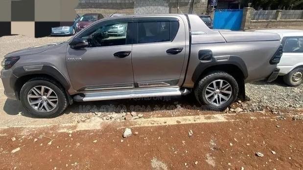 Toyota Hilux 2021 Pink