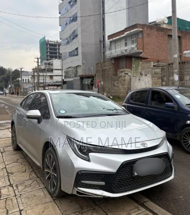 Toyota Corolla 2022 Silver