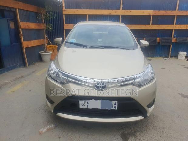 Toyota Yaris 2015 Gold