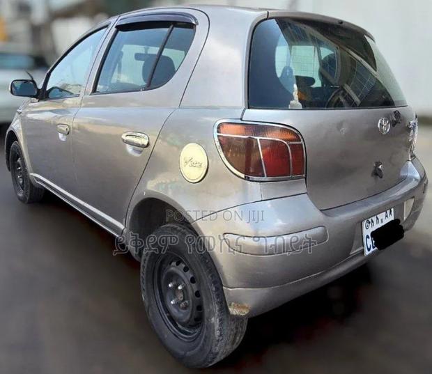 Toyota Vitz 2004 Silver