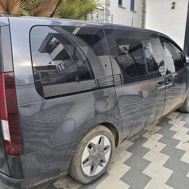 Hyundai Staria 2022 Gray