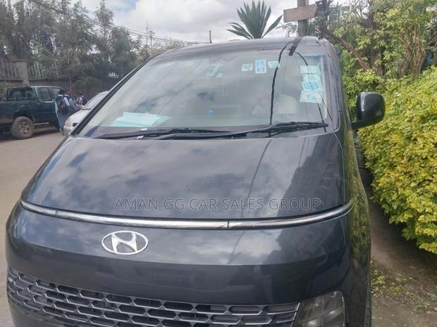 Hyundai Staria 2022 Gray