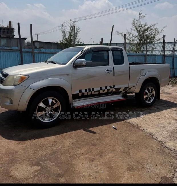 Toyota Hilux 2006 Beige