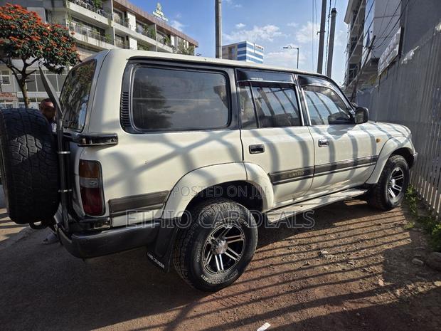 Toyota Land Cruiser 1999 White
