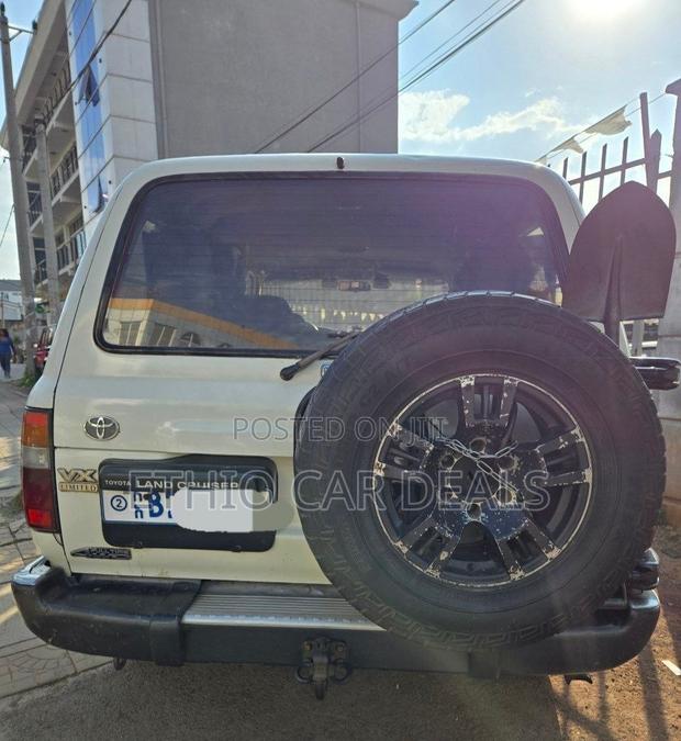 Toyota Land Cruiser 1999 White