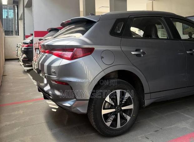 New BYD E2 43 kWh 94 hp FWD 2025 Gray