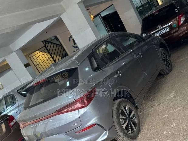 New BYD E2 43 kWh 94 hp FWD 2025 Gray