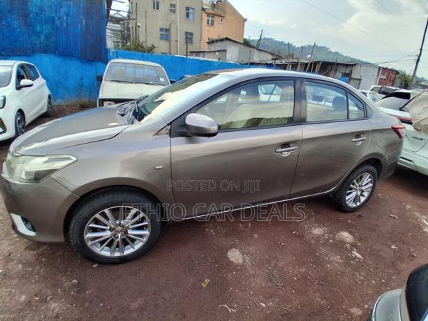 Toyota Yaris 2015 Brown