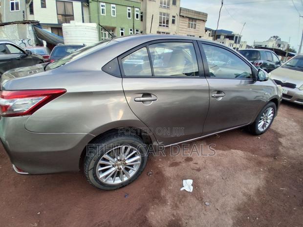 Toyota Yaris 2015 Brown