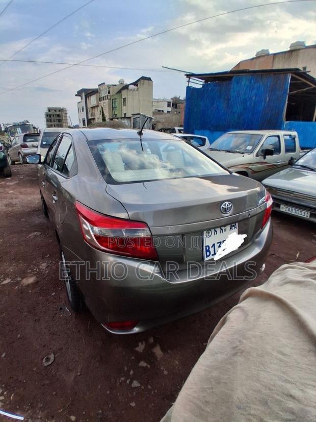 Toyota Yaris 2015 Brown