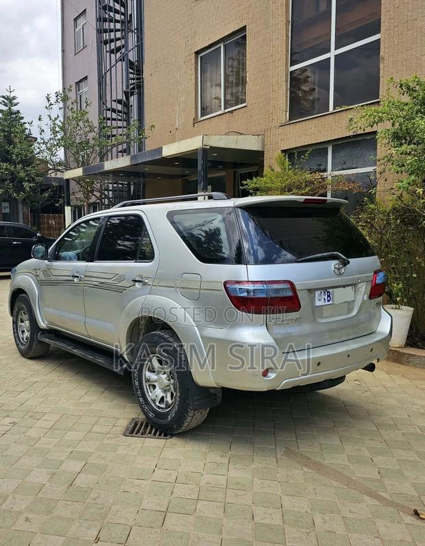 Toyota Fortuner 2.7 AWD 2009 White