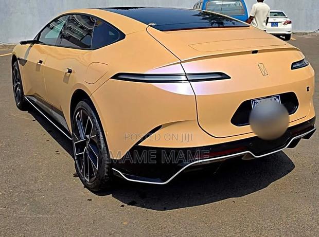 New Avatr 12 2025 Yellow