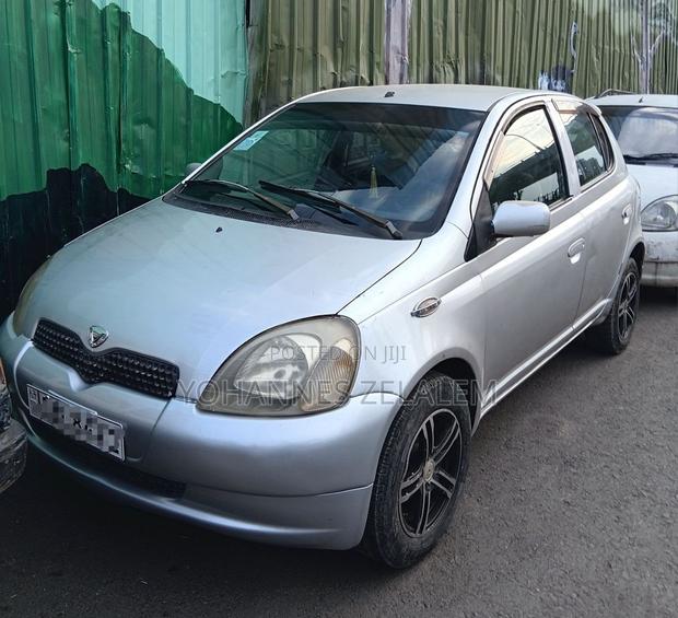 Toyota Vitz 2001 Silver