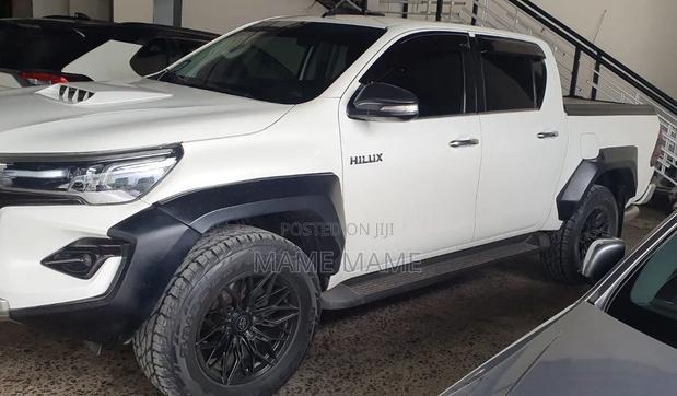 Toyota Hilux 2016 White