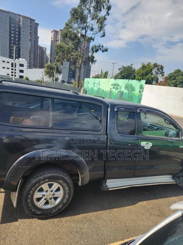Toyota Hilux 2014 Black